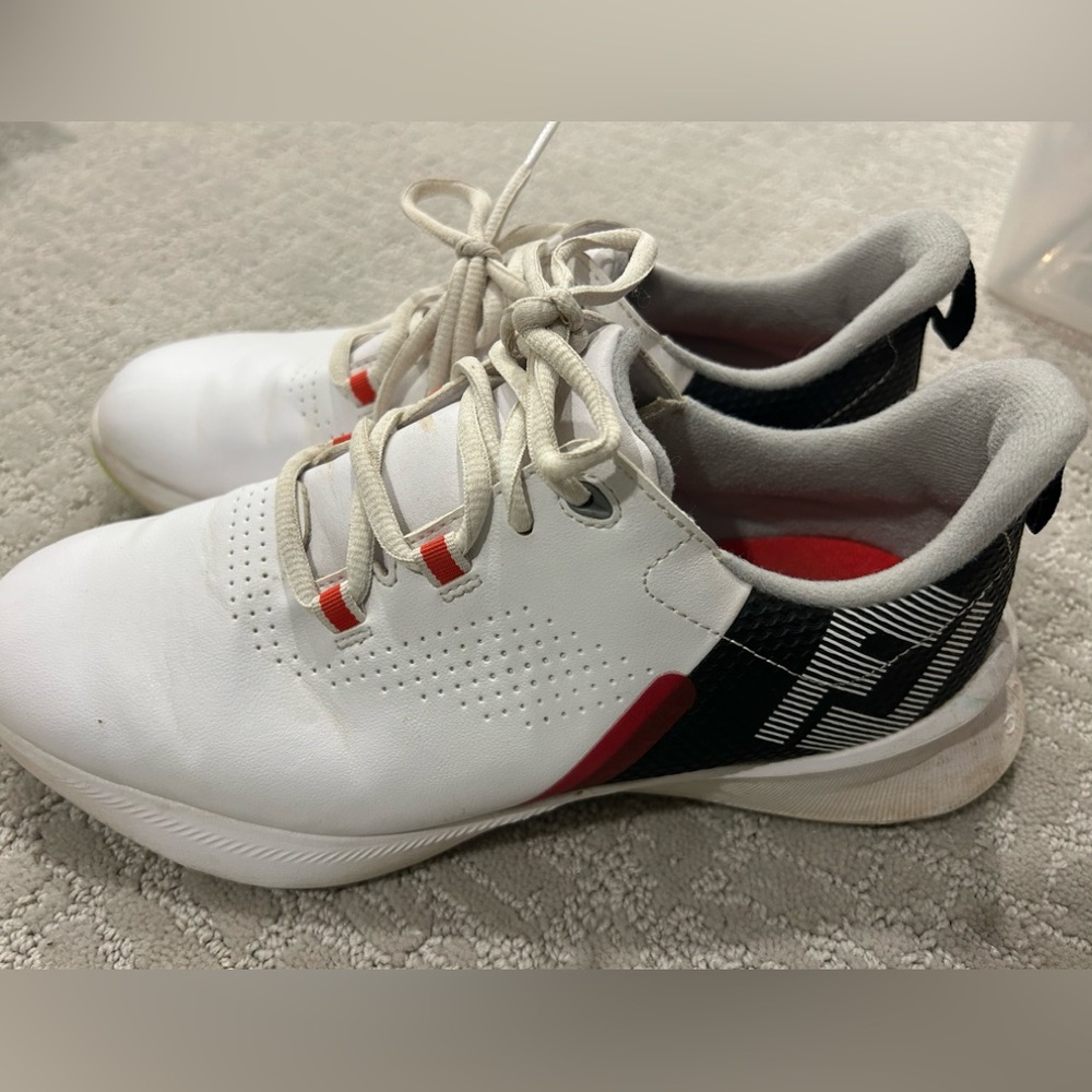 Footjoy spikeless Golf shoe size 6